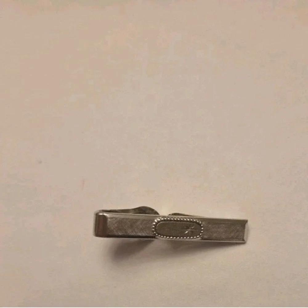 Vintage Lot Of 1 Men's Tie Clip Silvertone, 2 sets Cufflinks Goldtone- All Swank